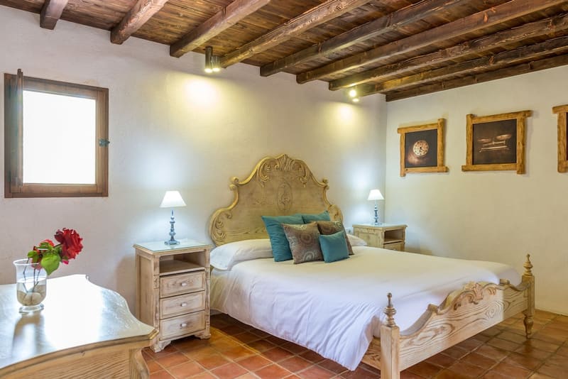 Private jacuzzi at Agroturismo Can Pere Sord, Ibiza — photo 6