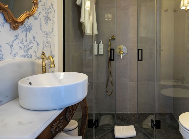 Private jacuzzi at Hotel Luze Boutique San Sebastián, San Sebastian — photo 3