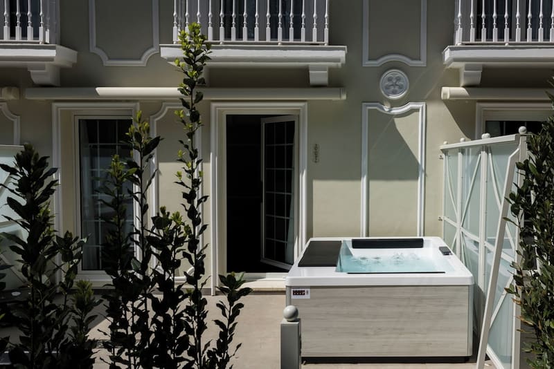Private jacuzzi at Hotel Luze Boutique San Sebastián, San Sebastian