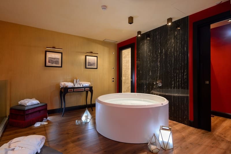 Private hot tub at Palazzo Veneziano, Venice