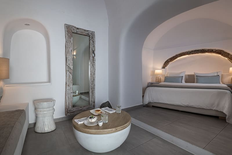 Private hot tub at Aqua Luxury Suites, Santorini — photo 6