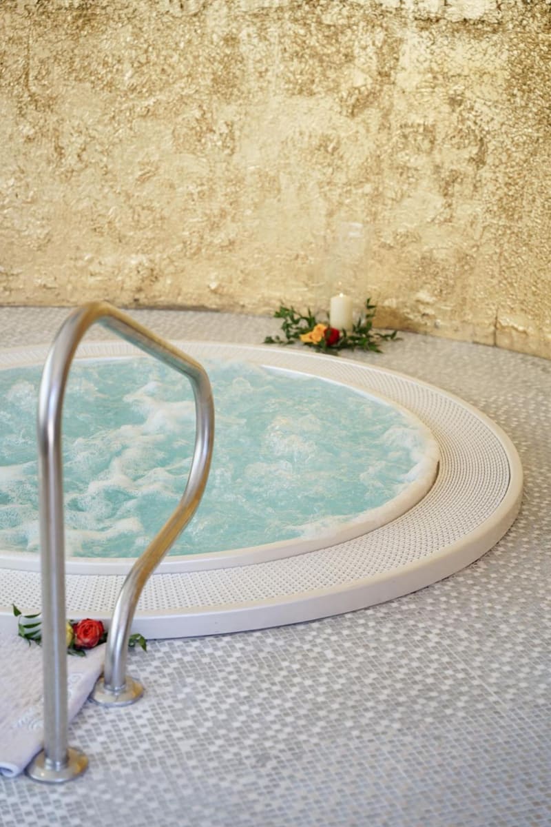 Private hot tub at Villa Gallici Hôtel & Spa, Aix-en-Provence — photo 5