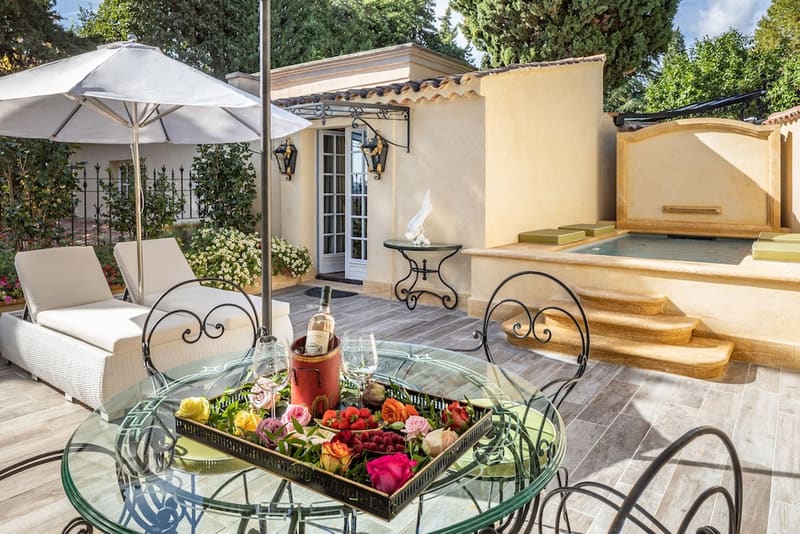 Private hot tub at Villa Gallici Hôtel & Spa, Aix-en-Provence — photo 2