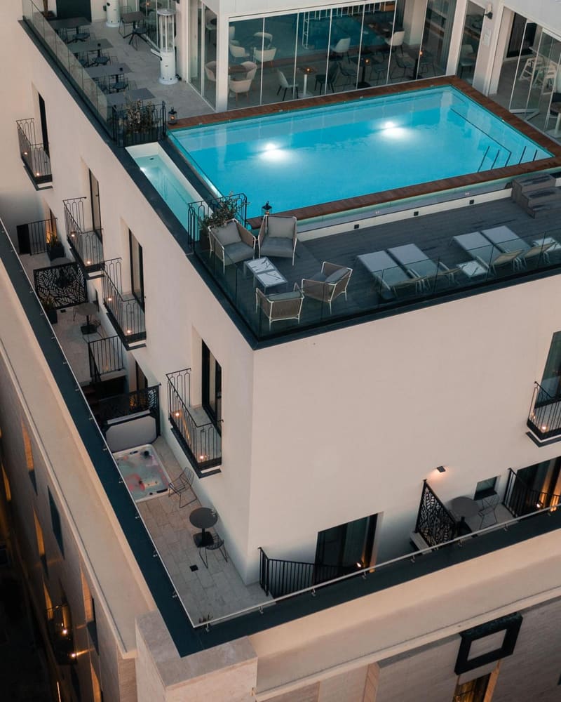 Private hot tub at The Embassy Valletta Hotel, Valletta — photo 3