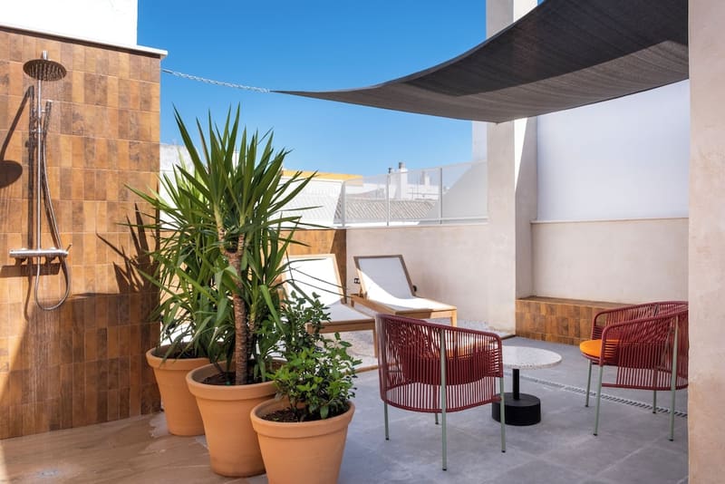 Private jacuzzi at Magno Apartments Castilla, Seville, photo 6