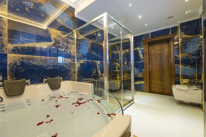 Private jacuzzi at Reis Royal Hotel, Fethiye — photo 3