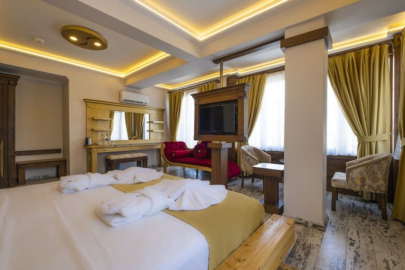 Private jacuzzi at Reis Royal Hotel, Fethiye — photo 6
