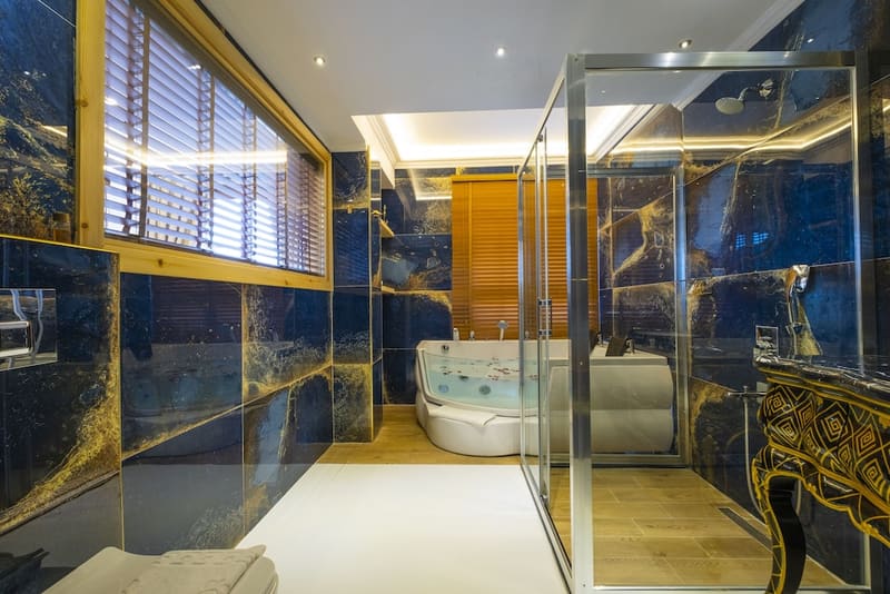 Private jacuzzi at Reis Royal Hotel, Fethiye — photo 2