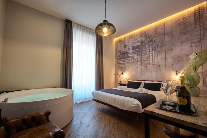 Private hot tub at Ara Suite, Rome
