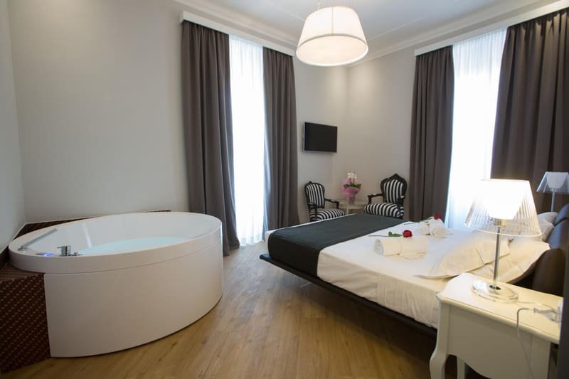 Private hot tub at Ara Suite, Rome, photo 5