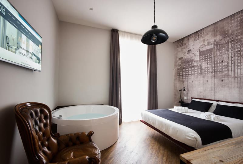 Private hot tub at Ara Suite, Rome, photo 6