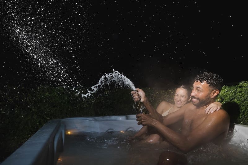 Private hot tub at Impossible Motel, York, photo 2