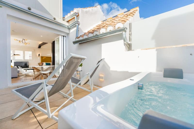 Private jacuzzi at Debambú Suites, Malaga