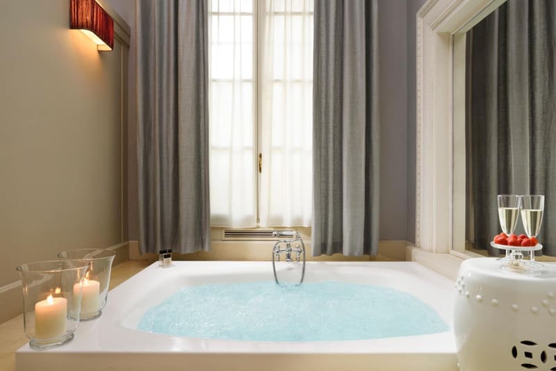 Private hot tub at Al Palazzo del Marchese di Camugliano Residenza d'Epoca, Florence