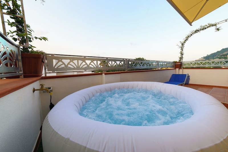 Private hot tub at B&B La Rosa, Ischia