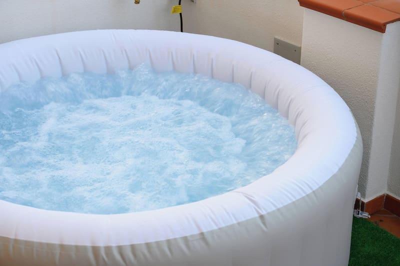 Private hot tub at B&B La Rosa, Ischia — photo 3