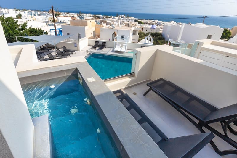 Private hot tub at Mar n Mar Crown Hotel and Suites, Santorini — photo 2