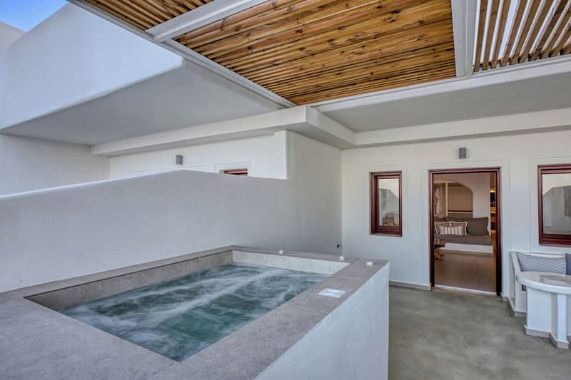 Private plunge pool at Splendour Hotel and Suites, Santorini — photo 2