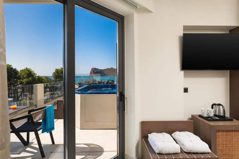 Private hot tub at Elia Agia Marina Resort, Chania — photo 6