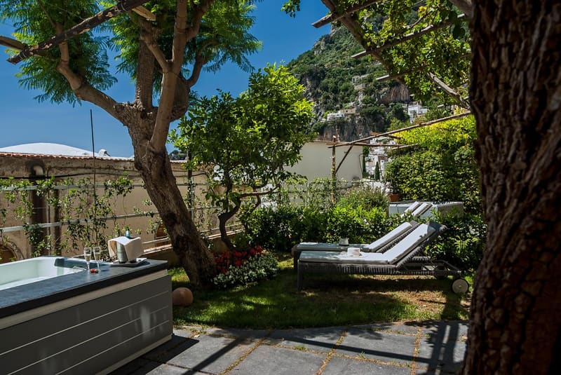 Private hot tub at Hotel Montemare, Positano — photo 4