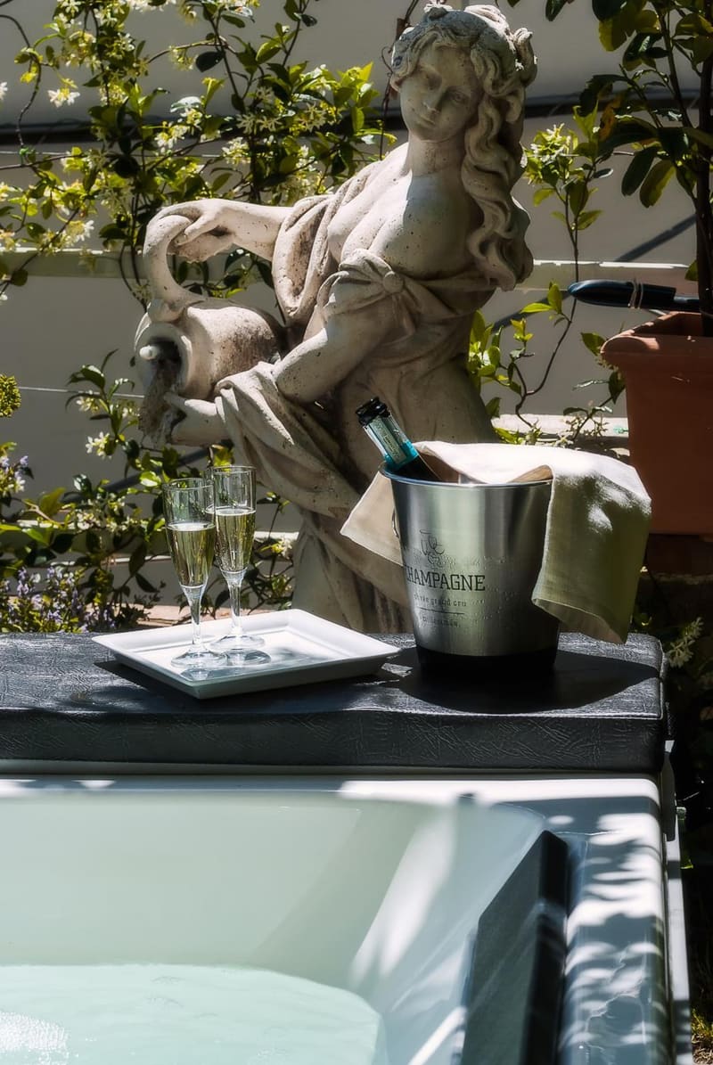 Private hot tub at Hotel Montemare, Positano — photo 2