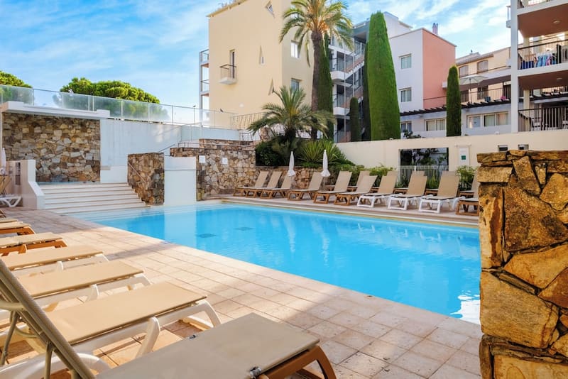 Private hot tub at Résidence Pierre & Vacances Premium Port-Prestige, Antibes, photo 5