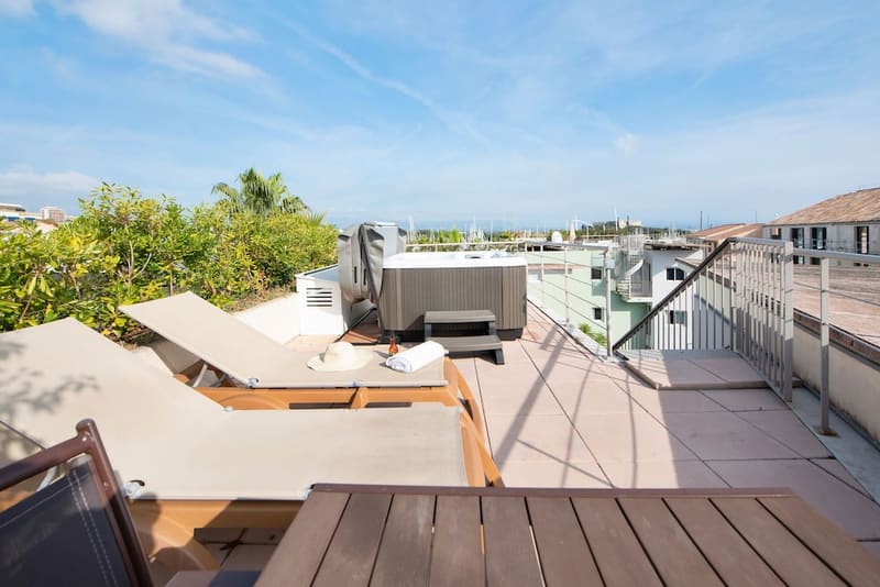 Private hot tub at Résidence Pierre & Vacances Premium Port-Prestige, Antibes, photo 2