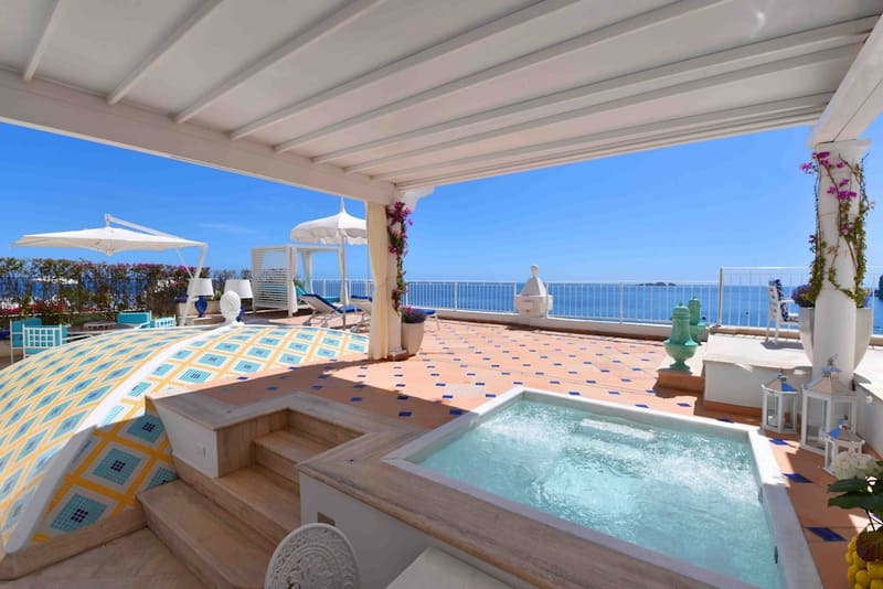 Private jacuzzi at Villa Boheme Exclusive Luxury Suites, Positano — photo 2
