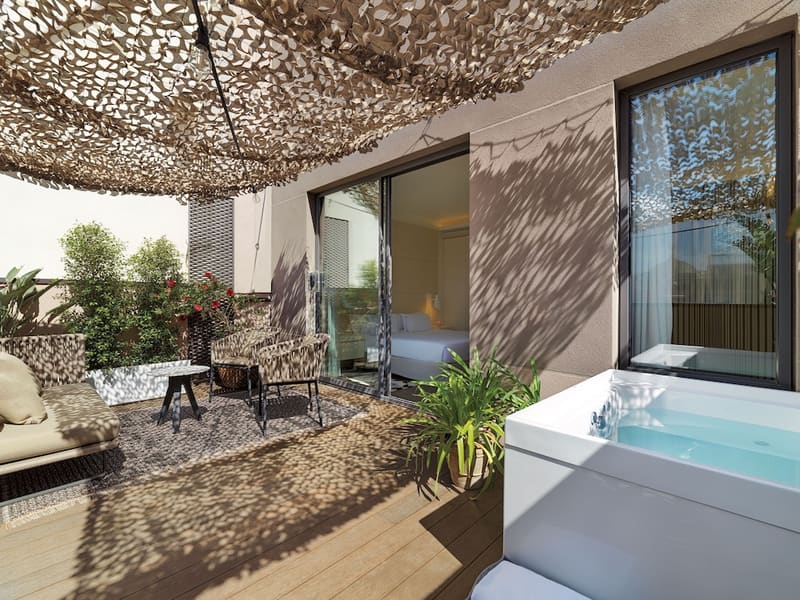 Private jacuzzi at H10 Urquinaona Plaza, Barcelona — photo 4