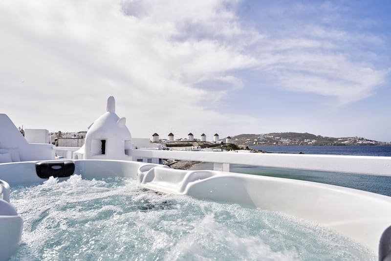 Private hot tub at Little Venice Suites, Mykonos — photo 2