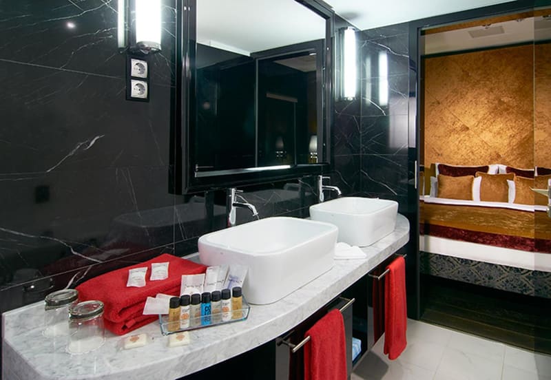 Private hot tub at Mirage Medic Hotel, Budapest, photo 5