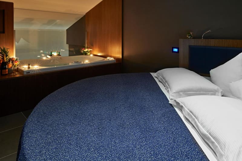 Private hot tub at Hotel The Building, Rome