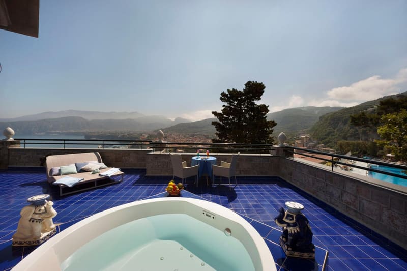 Private hot tub at Hotel Bristol, Sorrento — photo 4
