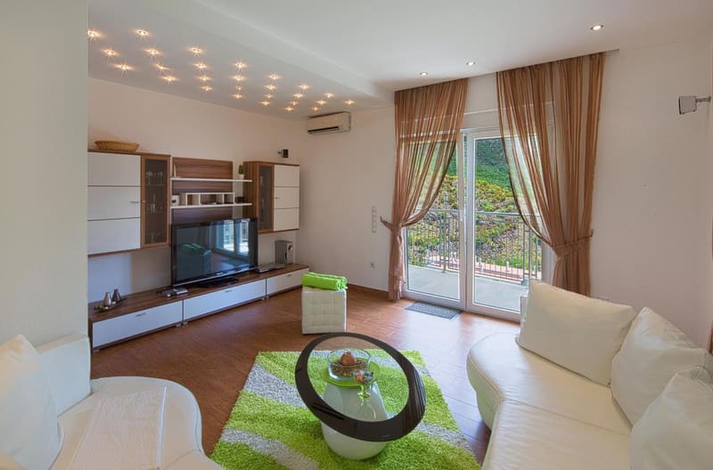 Private jacuzzi at Montelux Apartments, Budva — photo 2