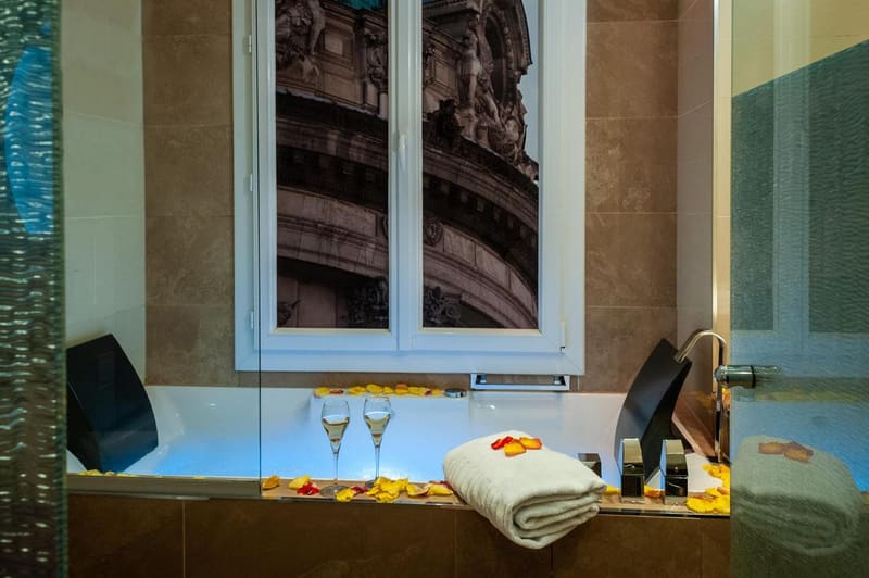 Private jacuzzi at Secret de Paris - Hotel & Spa, Paris, photo 2