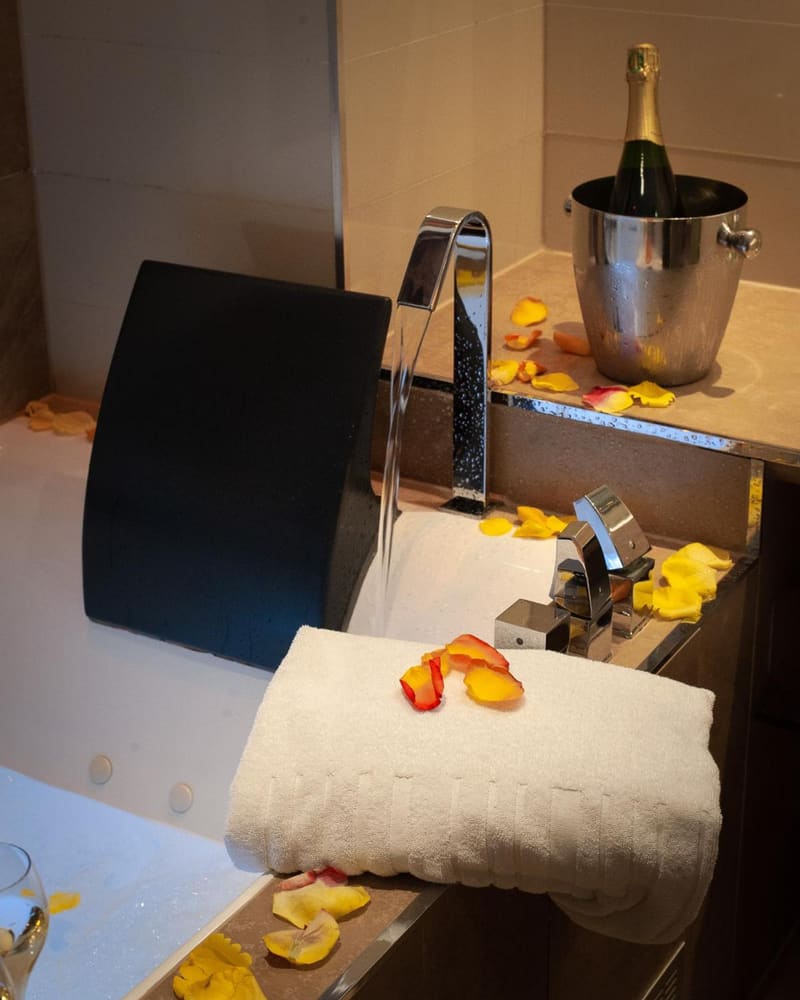Private jacuzzi at Secret de Paris - Hotel & Spa, Paris, photo 3