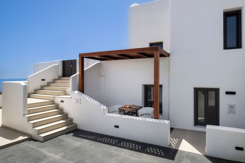 Private plunge pool at Venus Sunrise Suites & Villas, Santorini — photo 3