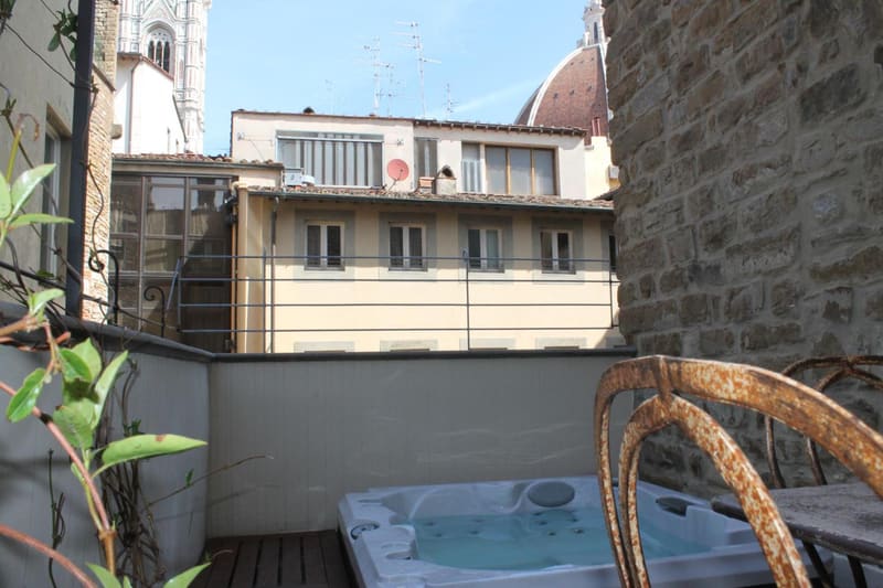 Private plunge pool at Donati Luxury Tower Suites, Florence, photo 3