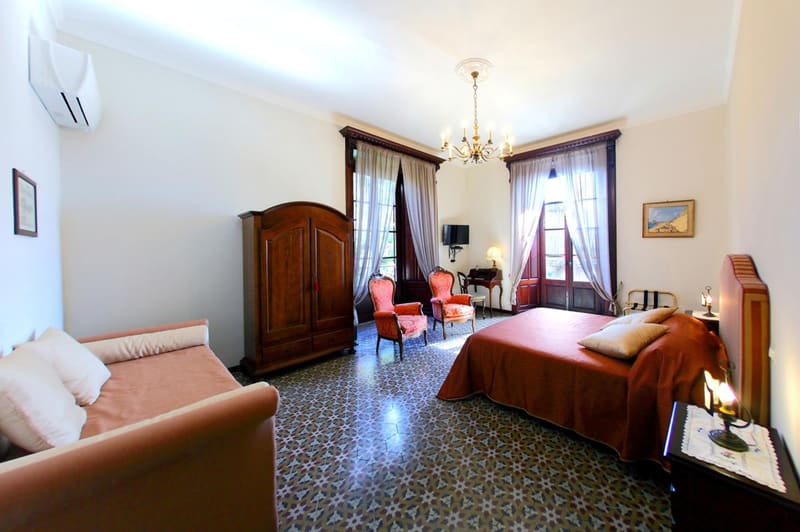 Private jacuzzi at Villa Siciliana Taormina, Taormina — photo 6
