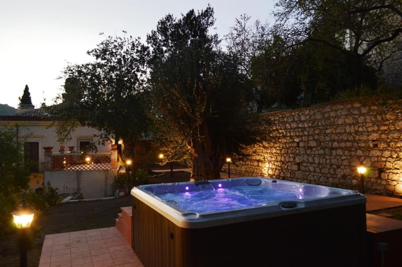 Private jacuzzi at Villa Siciliana Taormina, Taormina — photo 5