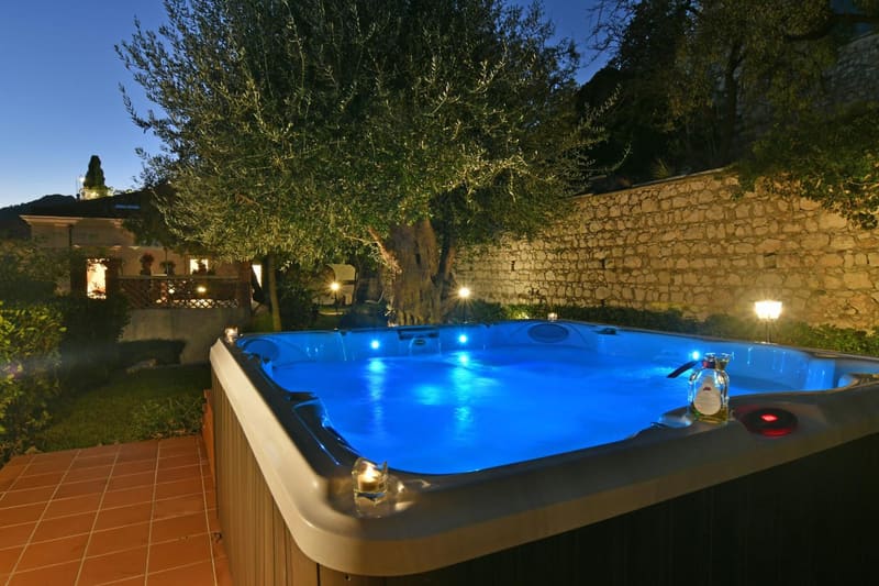 Private jacuzzi at Villa Siciliana Taormina, Taormina — photo 2