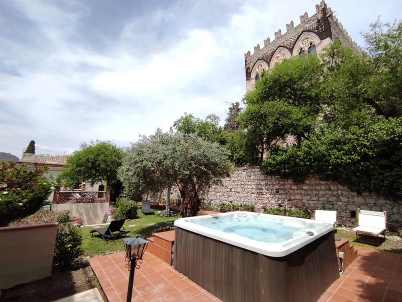 Private jacuzzi at Villa Siciliana Taormina, Taormina — photo 4