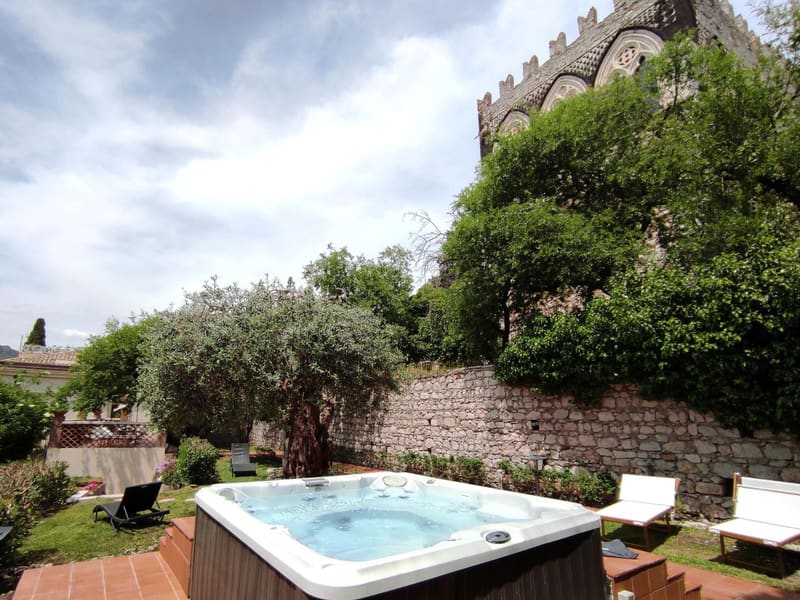 Private jacuzzi at Villa Siciliana Taormina, Taormina, photo 6