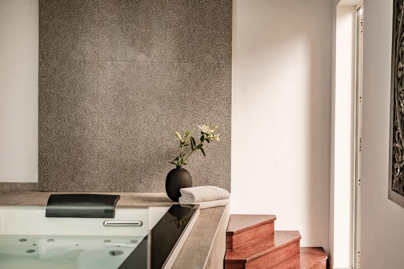 Private hot tub at Palazzo Ignazio, Valletta — photo 5