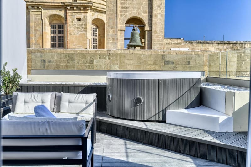 Private hot tub at Palazzo Ignazio, Valletta — photo 2