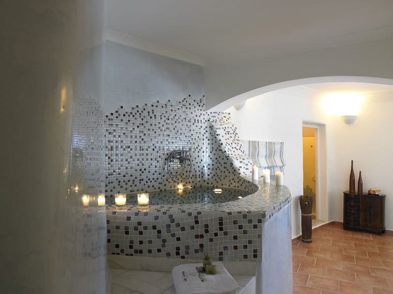 Private hot tub at Suites of the Gods Cave Spa, Santorini — photo 3