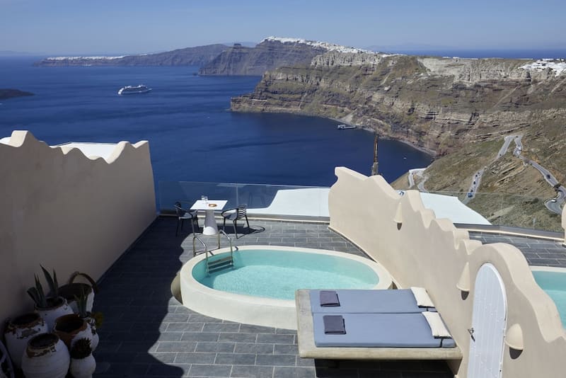 Private hot tub at Suites of the Gods Cave Spa, Santorini — photo 6