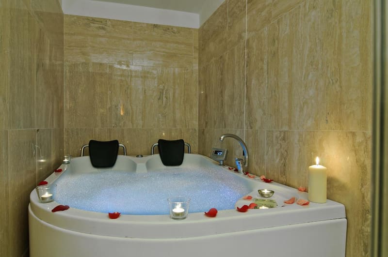 Private hot tub at Le Clarisse Trastevere, Rome
