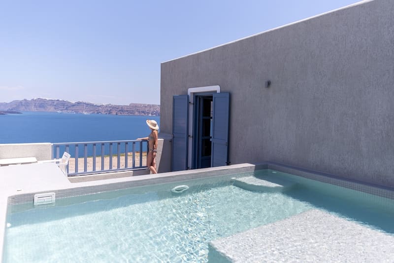 Private hot tub at Acroterra Rosa Luxury Suites & Spa, Santorini — photo 5