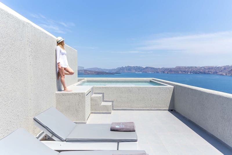 Private hot tub at Acroterra Rosa Luxury Suites & Spa, Santorini — photo 6